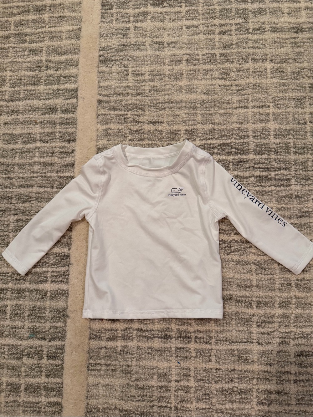 Vineyard Vines White Performance Long-Sleeve Tee with Logo Sleeve